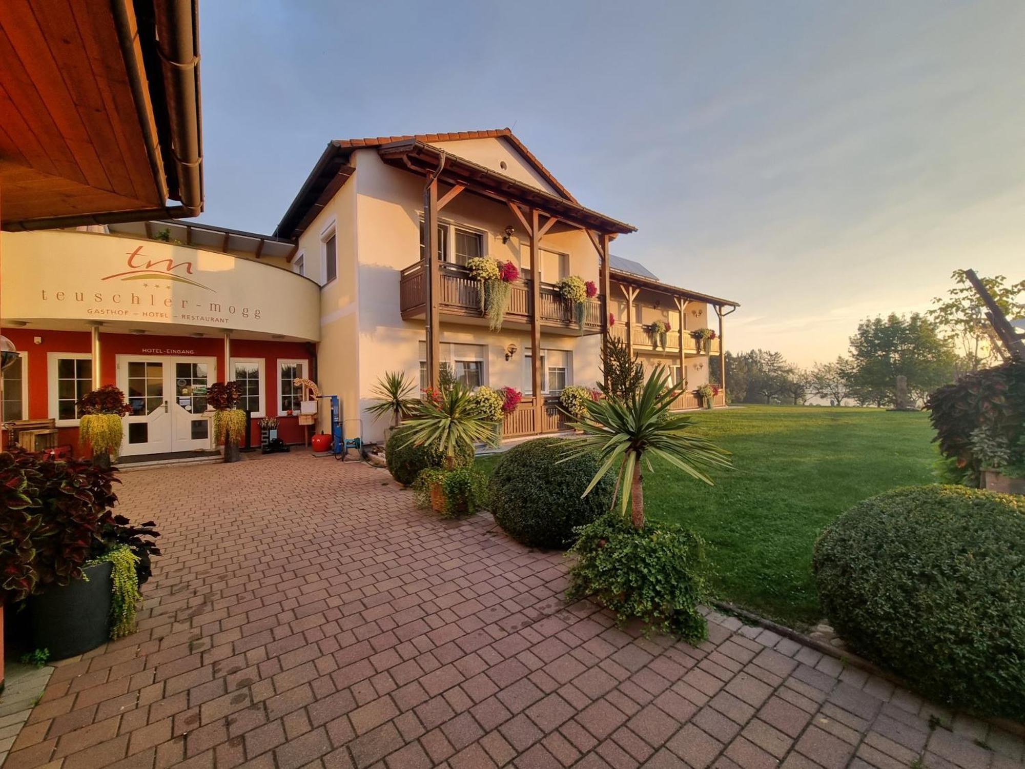 Hotel-Restaurant Teuschler-Mogg Bad Waltersdorf Inklusiv Genusscard Exteriér fotografie