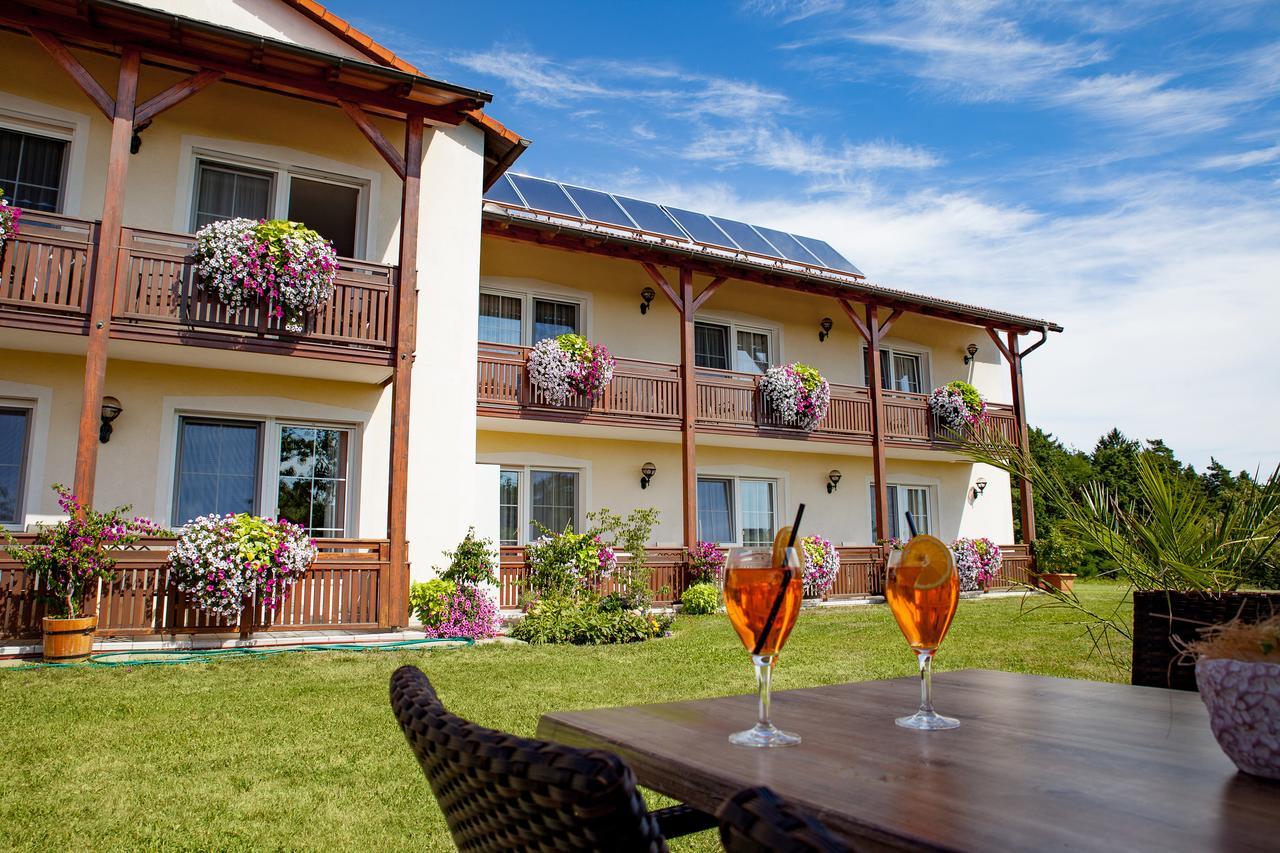 Hotel-Restaurant Teuschler-Mogg Bad Waltersdorf Inklusiv Genusscard Exteriér fotografie